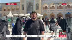 زائرانی که حتی در گرم ترین ساعات روز در حرم امیرالمومنین(ع) هستند / موج ورود زائران همچنان ادامه دارد