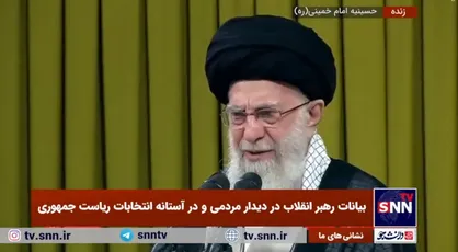 رهبر انقلاب: برخی سیاسیون فکر می&zwnj;کنند راه پیشرفت از آمریکا می&zwnj;گذرد و باید آویزان قدرت&zwnj;ها باشند