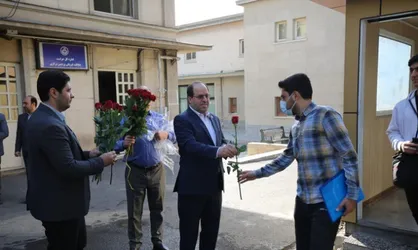 استقبال رئیس دانشگاه تهران از دانشجویان در نخستین روز فعالیت آموزشی+ تصاویر