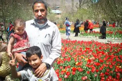 کتابخوانیِ &laquo;اسدالله&raquo; وسط میدان جنگ