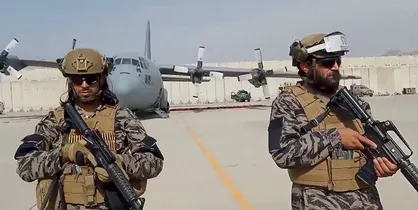 نماینده آمریکایی: طالبان شهروندان آمریکایی را در فرودگاه گروگان گرفته است