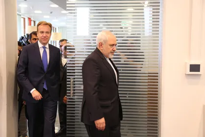 رئیس مجمع جهانی اقتصاد با ظریف دیدار کرد