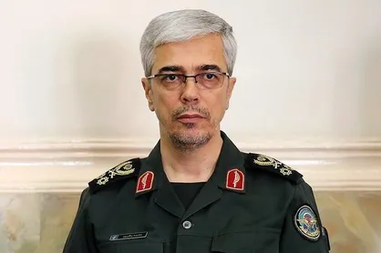 سرلشکر باقری: فهم عمیق و درک ژرف سیاسی از ملزومات دانشجویان است / مشکلات امروز با پاییز ۵۹ قابل قیاس نیست