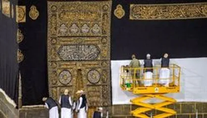 تصاویر بالا کشیدن پرده کعبه برای مناسک حج