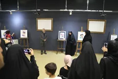 «زنگ آخر» در گالری فکه به صدا درآمد؛ روایت مقاومت در قاب هنر