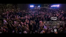 نماهنگ بابا رضا با صدای روح‌الله رحیمیان و همراهی صدها نوجوان در یزد
