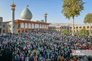 امروز در حرم مطهر شاهچراغ (ع)شوری برپا بود از جنس دانش آموزی، از جنس ذهن های جوان دهه هشتادی !