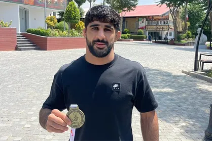 سعید اسماعیلی مدال طلای خود را به موزه افتخارات کشتی اهدا کرد