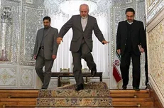 آرایش غلیظ ظریف!/ دولت اسناد اصرار ظریف برای گفتگو با «قاتل حاج قاسم» را افشا می‌کند؟