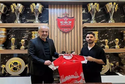قرارداد محمد عمری با پرسپولیس تمدید شد