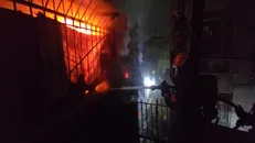 آتش‌سوزی در انبار پارچه بازار مولوی مهار شد