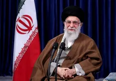 پاسخ آیت الله خامنه‌ای به استفتائی درباره فعالیت انتخاباتی کارمند در ساعات اداری