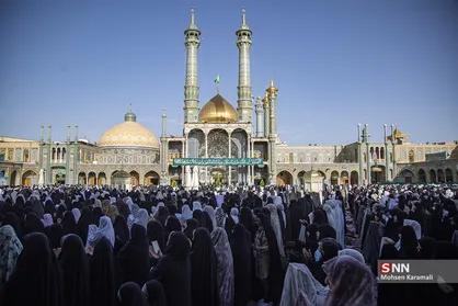 اقامه نماز عید فطر در حرم حضرت معصومه (س)