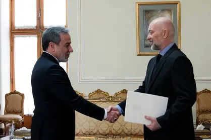 سفیر جدید اسلواکی رونوشت استوارنامه خود را تسلیم &laquo;عراقچی&raquo; کرد