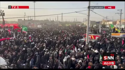 لحظاتی از اقامه نماز بر پیکر رهبر شهید در مسجد جمکران