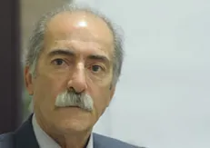 جلال با وابستگی، بی عدالتی و ظلم مبارزه می‌کرد