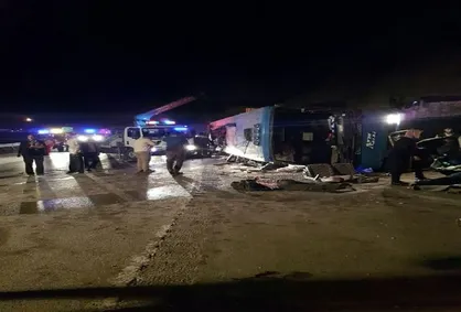 واژگونی اتوبوس تهران -گلستان در جاده سوادکوه ۱۴ کشته برجای گذاشت