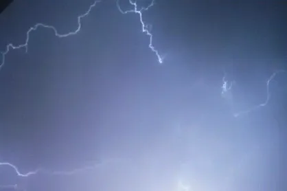 رعد و برق و باد شدید مهمان تهرانی&zwnj;ها شد