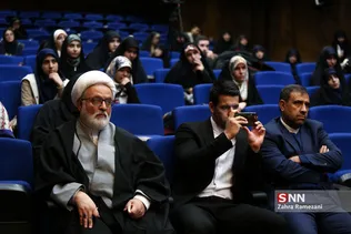 مناظره محمدعلی وکیلی و امیرحسین قاضی زاده