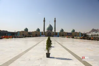صبحگاه مشترک نیرو‌های مسلح در مسجد جمکران