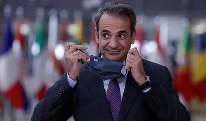 حضور نخست&zwnj;وزیر یونان در یک مهمانی جنجالی +عکس