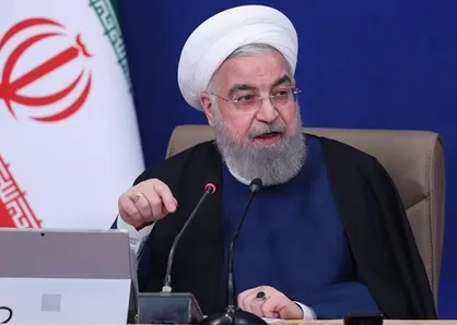 روحانی: می&zwnj;خواهیم تحریم&zwnj;ها را با بلدوزر برداریم برخی می&zwnj;گویند فرغون ببریم / در اول صف خرید واکسن بودیم، گفتند بروید ته صف