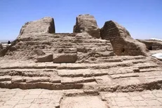 همسایگی تپه تاریخی حاجی‌خان با پتروشیمی ابن‌سینا / یادگاری مادها در آستانه نابودی!