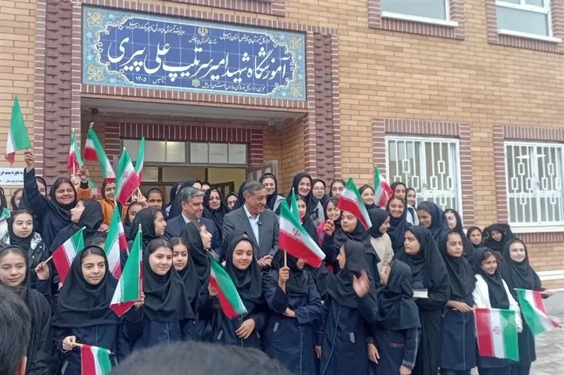 افتتاح مدرسه با حضور معاون اجرایی رئیس‌جمهور در اردبیل