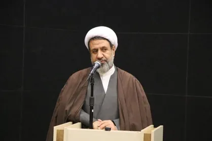 امام جمعه کرمان نسبت به دو قطبی سازی در جامعه هشدار داد