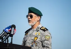 امیر دریادار سیاری: ارتش سپر دفاعی محکمی برای انقلاب اسلامی است