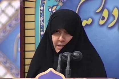 زنان باید در مسائل اجتماعی و سیاسی و ایجاد عدل و آرامش در محیط خانواده نقش داشته باشند