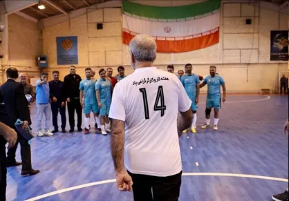 پزشکیان به افتخار کارگران پا به توپ شد
