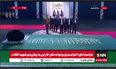 ادای احترام محمد درویش از جبهه مقاومت و هیات همراه به پیکر رهبر شهید+ فیلم