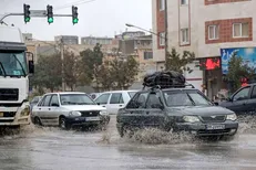 آبگرفتگی در خیابان‌های شیراز بر اثر بارش شدید باران پاییزی
