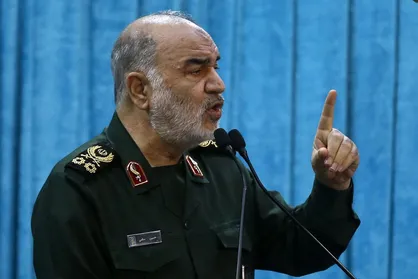 پوشش پخش زنده &laquo;محفل قرآنی&raquo; با حضور فرمانده کل سپاه در جمع دانش آموختگان پاسداری