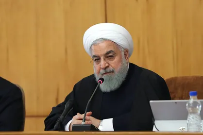 روحانی: برجام برای نجات نیاز به جراحی داشت؛ قرص&lrm;های مسکن&zwnj; کافی نبود/ برجام یا بُرد بُرد است یا باخت باخت