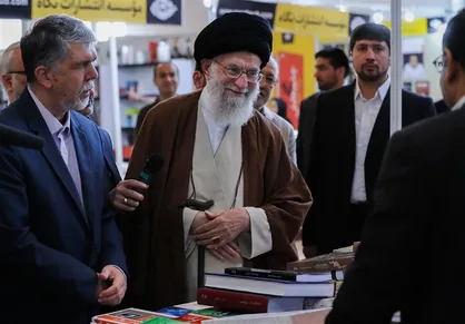 رهبر معظم انقلاب از نمایشگاه بین&zwnj;المللی کتاب تهران بازدید کردند