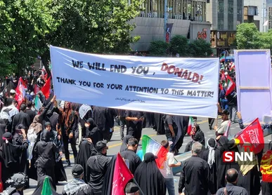 پارچه نوشته دانشجویان علوم پزشکی اصفهان: ما کار تو را تمام می‌کنیم دونالد! / سپاس از توجه شما به این پیام