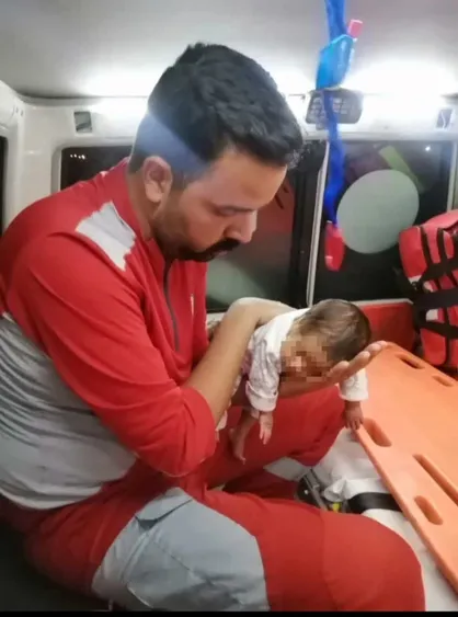 نجات معجزه&zwnj;آسای نوزاد ۵۰ روزه توسط امدادگران هلال&zwnj;احمر اصفهان