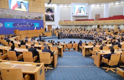 رئیسی: مردم از بگو مگو و حاشیه&zwnj;سازی به شدت خسته شده&zwnj;اند / از ۵۴ لایحه دولت به مجلس فقط ۱۰ مورد قانون شده است