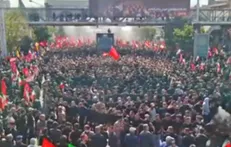 جمعیت بی‌نظیر مردم در مسیر حرکت خودروی حامل پیکر مطهر رهبر شهید انقلاب