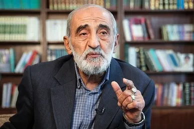 شریعتمداری: تنگه هرمز قابل مذاکره نیست و غرامت باید گرفته شود/ با مصادره اموال آمریکایی‌ها و متحدانش از طریق تنگه هرمز باید غرامت بگیریم از آمریکا + فیلم
