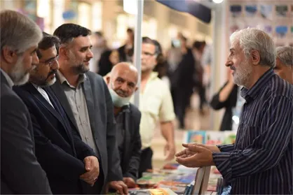 بازدید سرزده وزیر فرهنگ از بخش&zwnj;های مختلف نمایشگاه کتاب