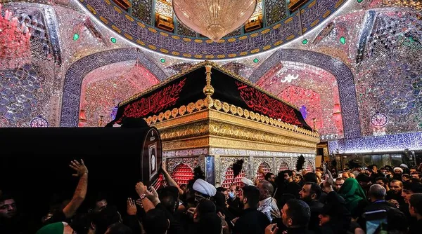 تشییع پیکر آیت الله حکیم در حرم مولا علی(علیه السلام)