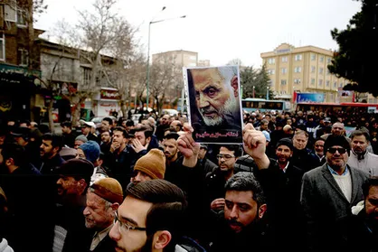 احتمال انتقام&zwnj; ایران بعد از پایان عزاداری / مردم تهران به سردار سلیمانی ادای احترام کردند