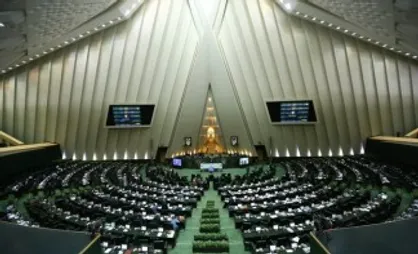 دوگانگی در مجلس شورای اسلامی؛ از دخالت در لیست کی&zwnj;روش تا تقدیر از عملکرد تیم ملی