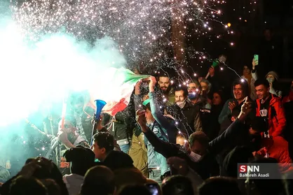 شادی مردم پس از صعود تیم ملی فوتبال به جام جهانی
