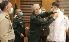 نصب درجه دریاداری فرمانده نیروی دریایی ارتش توسط سرلشکر باقری