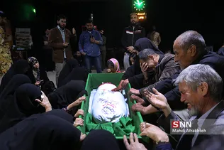 وداع با پیکر شهید مدافع حرم علیرضا اکبری