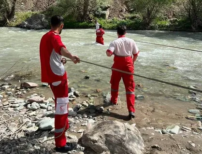 نجات دو مرد گرفتار در رودخانه کرج با عملیات فنی نجاتگران هلال&zwnj;احمر
